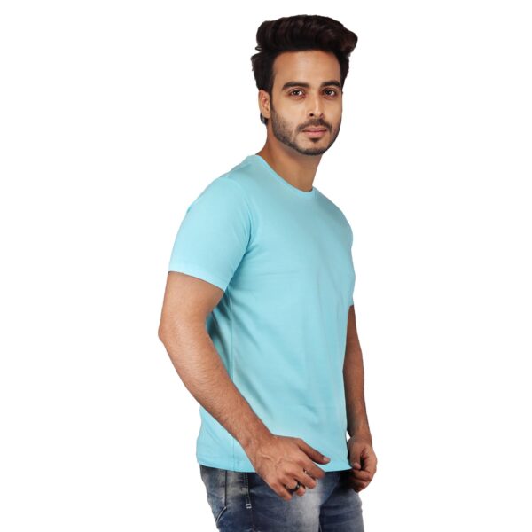 Men Solid Round Neck Pure Cotton Sky Blue T-Shirt - Image 2