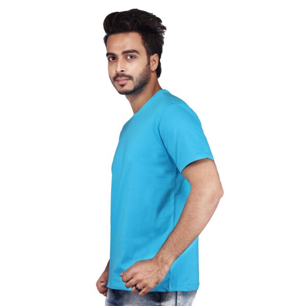 Men Solid Round Neck Pure Cotton Blue T-Shirt - Image 2