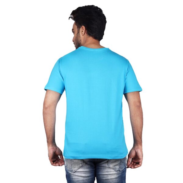 Men Solid Round Neck Pure Cotton Blue T-Shirt - Image 5